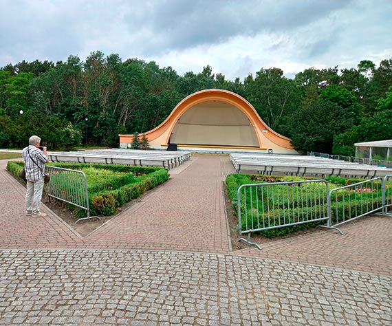 Muzyczna Muszla. Czy do letniej promenady pasowałby pieprzyk Death-metalu?!