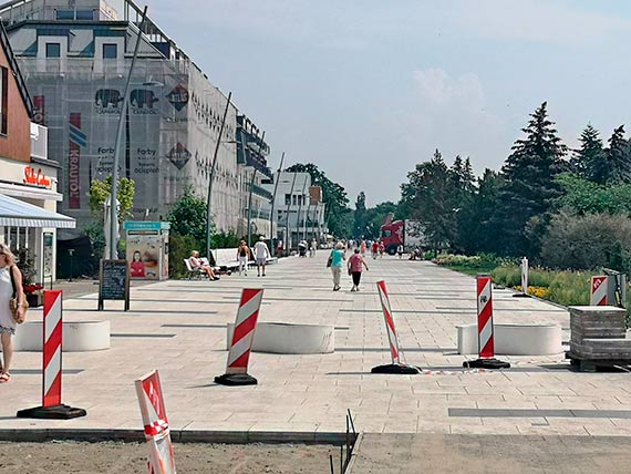 Turysta: Promenada wygląda jak tor z przeszkodami