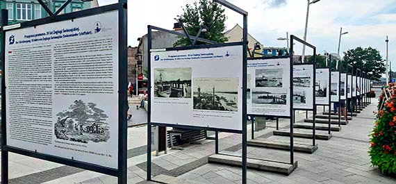 Przeprawa promowa. 30 lat Żeglugi Świnoujskiej. Wystawa na Placu Wolności