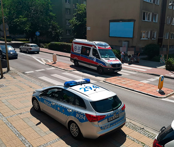 W centrum miasta osobówka potrąciła rowerzystę. 78 - latek został przewieziony do szpitala