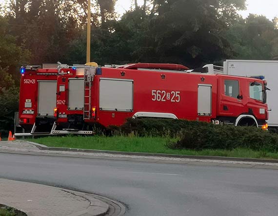 Na rondzie w unowie tir zajecha drog osobwce