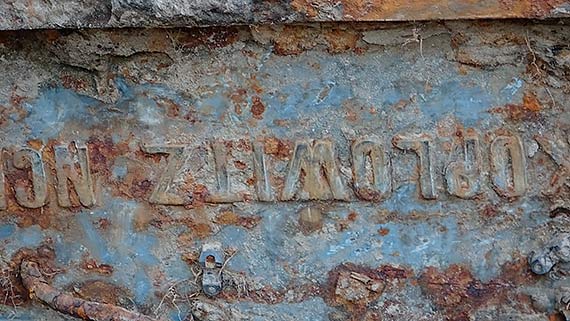 Złom spod ziemi?- Internauta twierdzi, że znalezisko może stać się zachętą do... odbudowy stoczni!