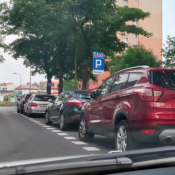 Czytelnik: Takswkarzom odbiera si miejsca na postoju!