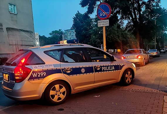 Mieszkaniec: Poranna interwencja policji w zwizku z „wyjcym” Jaguarem!