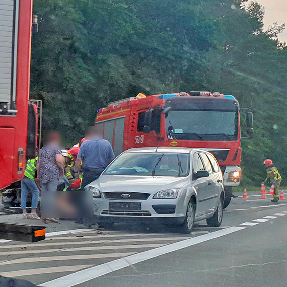 Dwa samochody osobowe zderzyły się na Wolińskiej. Dwie osoby poszkodowane