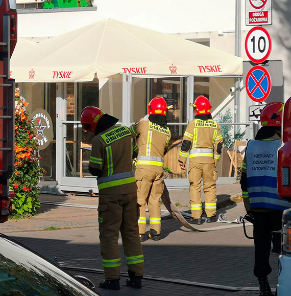 5 zastpw stray poarnej przed blokiem na Konstytucji 3 Maja. Wezwanie dotyczyo jednego z mieszka