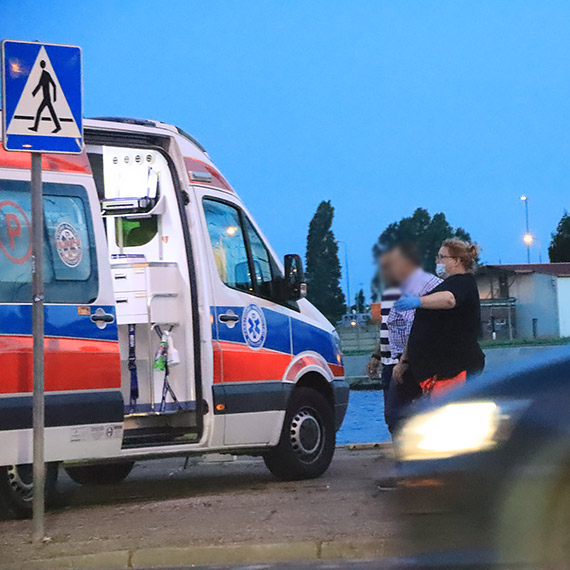 Mężczyznę z urazem głowy przewieziono do szpitala