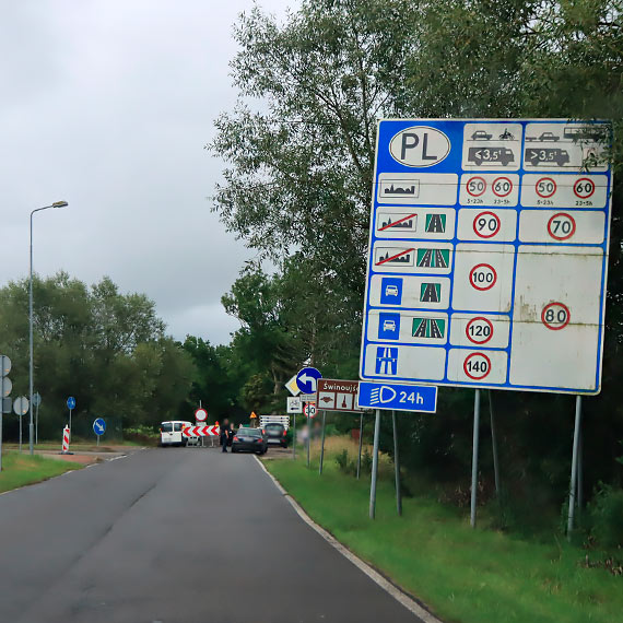 Trzy miesiące upływa od zmiany przepisów! Przygraniczne tablice informacyjne mylą kierowców!