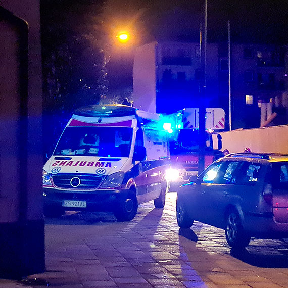 Kobieta wołała o pomoc. Na ratunek ruszyły wszystkie służby