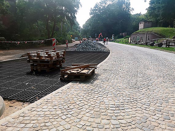 Ulica Jachtowa zmienia się w szlak pieszo-rowerowy