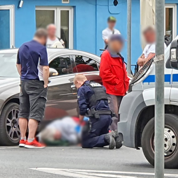 Samochd potrci rowerzystk. Kobieta w szpitalu