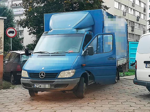 Mieszkanka - Notorycznie blokuj ulic wewntrzn stwarzajc zagroenie dla mieszkacw!