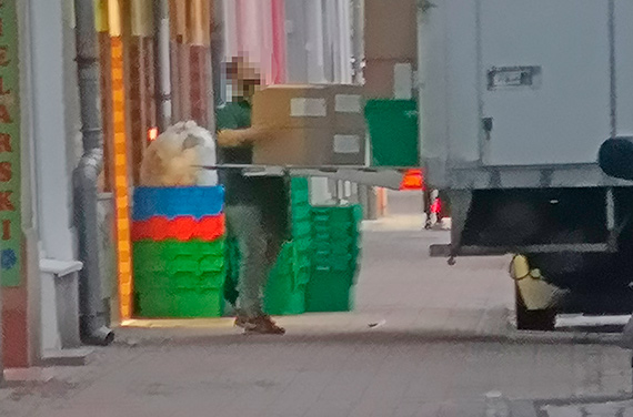 Zablokowa dwa pasy ruchu dla wasnej wygody!