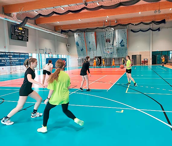 Turniej koszykówki w ramach Sportowego Turnieju Miast i Gmin