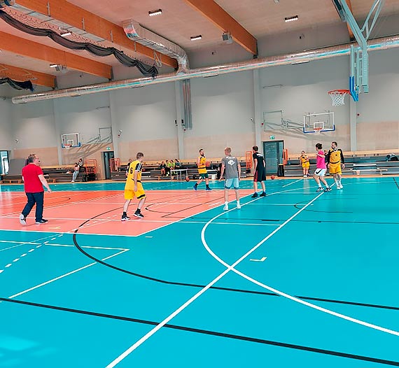 Turniej koszykówki w ramach Sportowego Turnieju Miast i Gmin