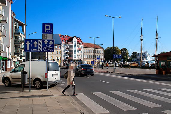 Spacerkiem po mieście; trudno chodzić, jeszcze trudniej-jeździć. A gdzie wypocząć?!