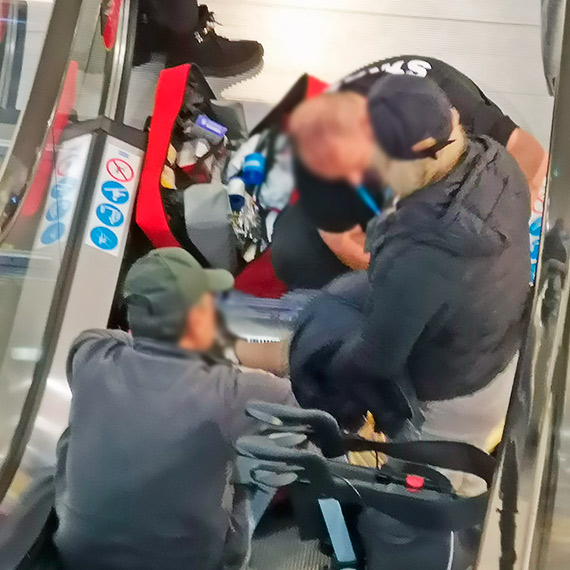 Powany wypadek w galerii Corso. Niemka spada z ruchomych schodw
