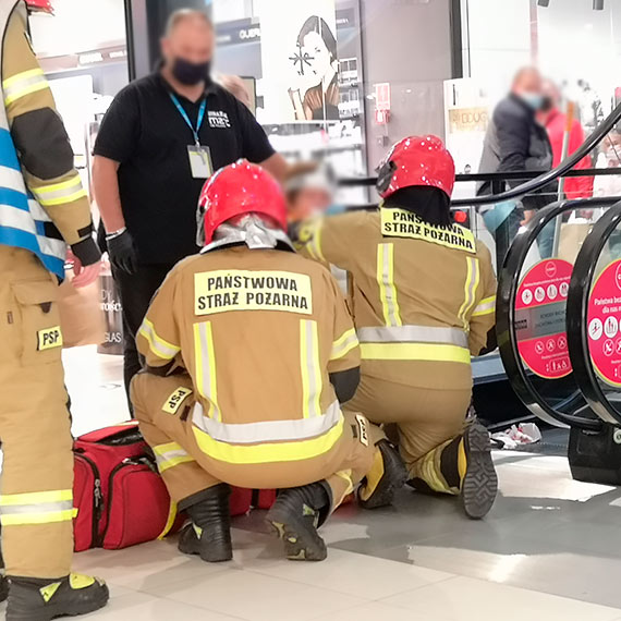 Poważny wypadek w galerii Corso. Niemka spadła z ruchomych schodów