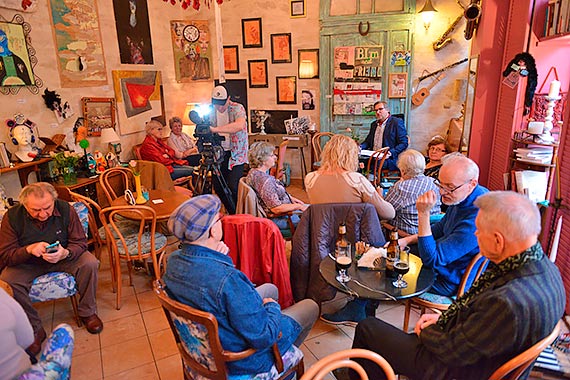 Poezja Macieja Napiórkowskiego zabrzmiała El Papa Cafe Hemingway. Kolejny nastrojowy wieczór na deptaku Bohaterów Września za nami