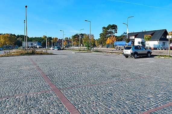 Wszystkich Świętych. Jak dojechać na cmentarz i gdzie zaparkować