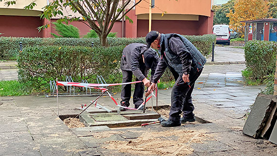 Świąteczne cuda coraz bliżej. Pierwszym w mieście jest… likwidacja niebezpiecznej studzienki przy przejściu na parking z deptaku Bohaterów Września