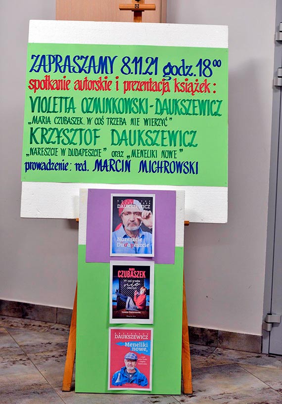 Małżeństwo Daukszewiczów na spotkaniu w Miejskiej Bibliotece w Świnoujściu