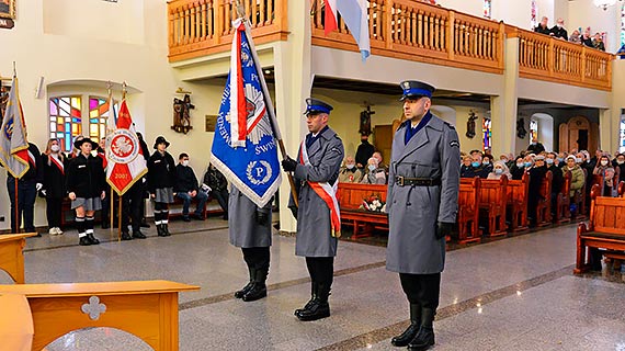 Podczas Uroczystej Sesji Rady Miasta z okazji ¦wiêta 11 Listopada wrêczono akty nadania dwóm nowym honorowym obywatelom ¦winouj¶cia