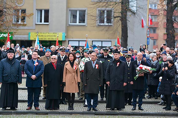 Podczas Uroczystej Sesji Rady Miasta z okazji ¦wiêta 11 Listopada wrêczono akty nadania dwóm nowym honorowym obywatelom ¦winouj¶cia