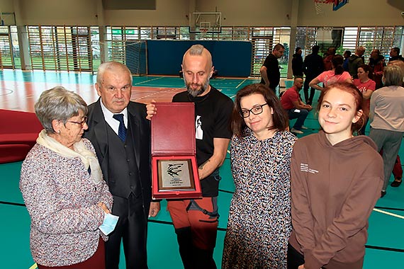 Wojtek Wenta patronem ścianki wspinaczkowej