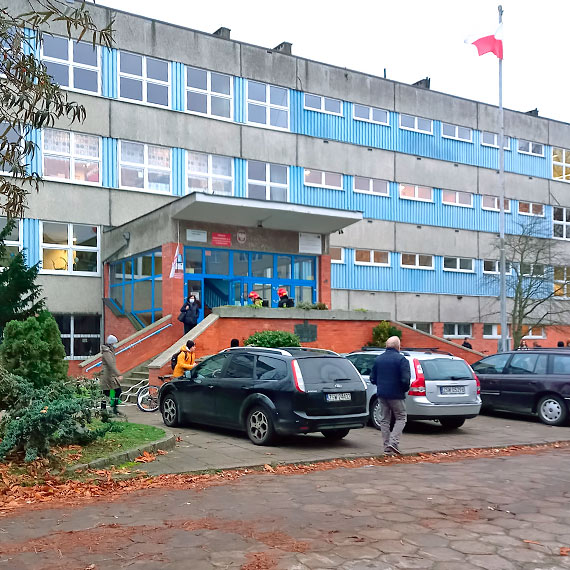 Co si zdarzyo w czwartek, w budynku SP1 przy ul. Witosa? Z budynku ewakuowano 80 osb!