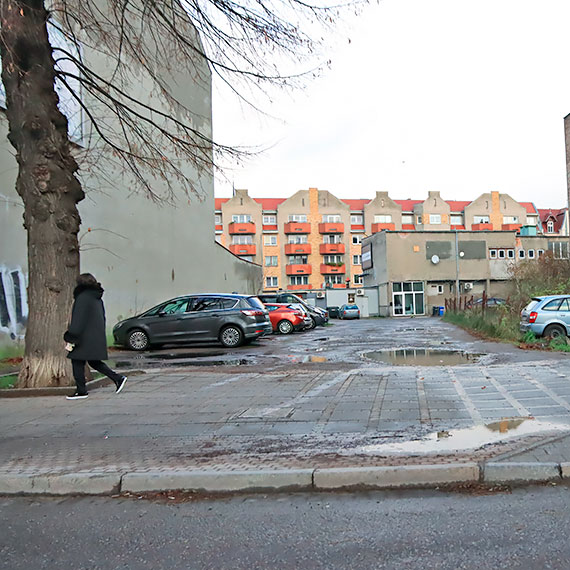 Dziaka w centrum miasta nadal bez nowego waciciela. Wpyn pozew o zniesienie suebnoci