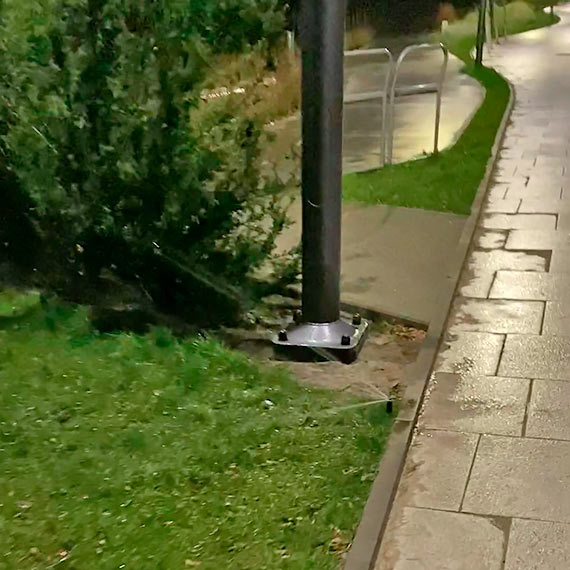 Mieszkaniec: Tak wyglda jesienne podlewanie trawnikw przy Promenadzie Zdrowia. Zobacz film!