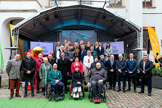 Olimpijska atmosfera na Zamku Ksit Pomorskich w Szczecinie. Rozmowy, autografy i zdjcia z uczestnikami Igrzysk w Tokio