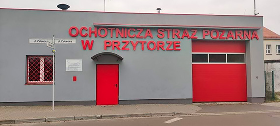 Robota wykonana. Straacy - ochotnicy z Przytoru mog cieszy si now elewacj budynku