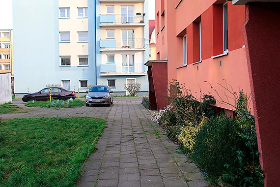 Spdzielnia „Odra” broni osiedlowych zielecw i grozi kierowcom