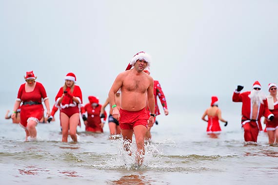 Morsujące Mikołaje powróciły na świnoujską plażę!