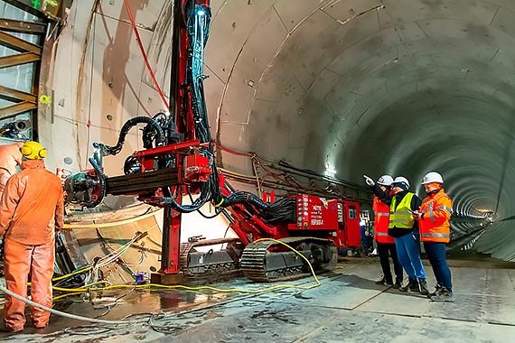 Na terenie budowy tunelu kończony jest demontaż Wyspiarki
