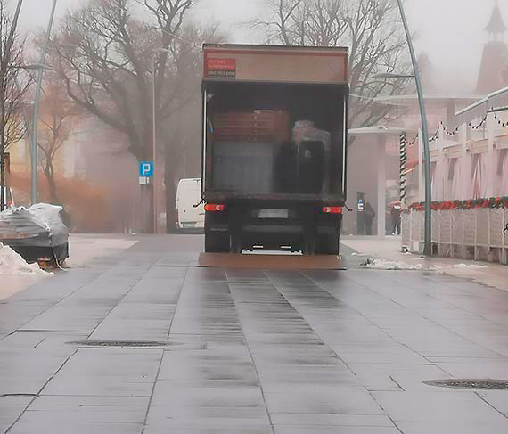 Promenadowy deptak od początku był fikcją. To nie płytki na promenadzie były złej jakości ale koncepcja miasta o strefie wyłączonej z ruchu!