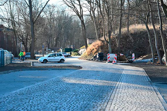 Ulica Jachtowa. Dla pieszych, rowerzystów i zmotoryzowanych