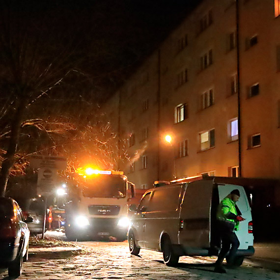 Pnym wieczorem, awaria na osiedlowym wodocigu pozbawia wody mieszkacw osiedla Witosa