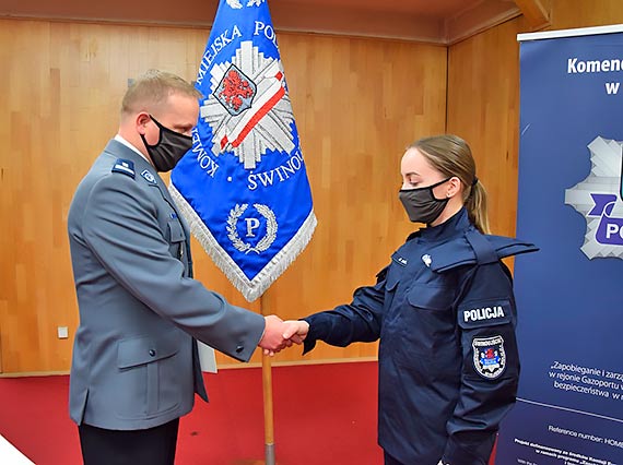 Nowi policjanci wypowiedzieli słowa roty ślubowania
