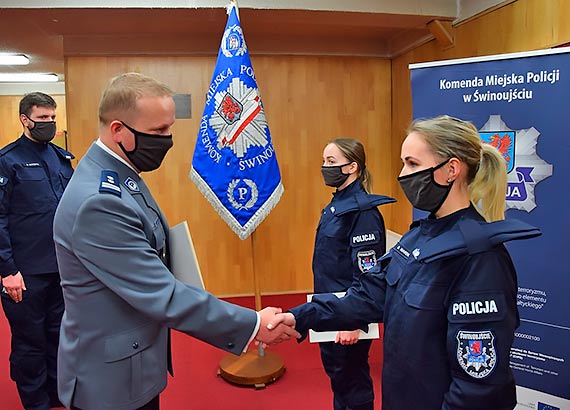 Nowi policjanci wypowiedzieli słowa roty ślubowania
