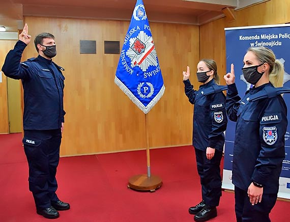 Nowi policjanci wypowiedzieli słowa roty ślubowania