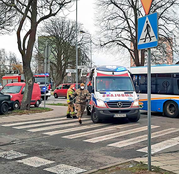 Kobieta przewrcia si i doznaa urazu gowy w autobusie miejskim