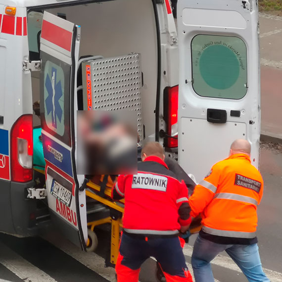 Wypadek na Konstytucji 3 Maja. Kierowca BMW potrci na pasach starszego mczyzn