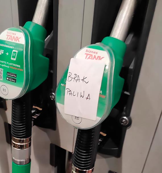 Paliwo schodzi jak ciepłe bułeczki! Kierowcy niemieccy zaopatrują się hurtowo