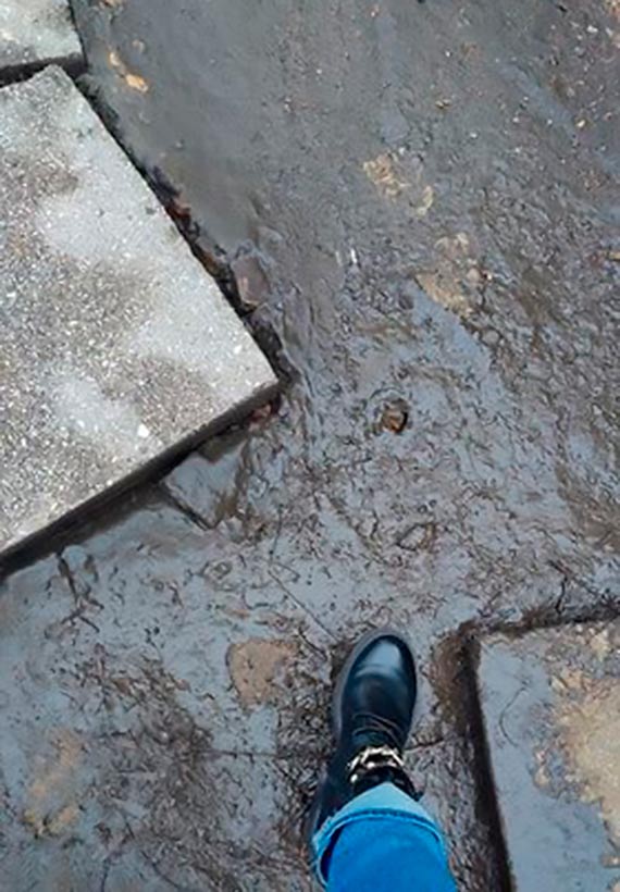 Mieszkaniec: Bogate miasto a główne ulice wyglądają jak pobojowisko