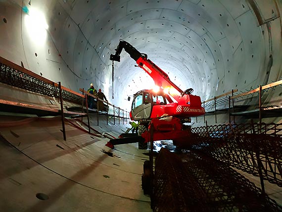Świnoujście. Tak powstaje konstrukcja pod jezdnię w tunelu