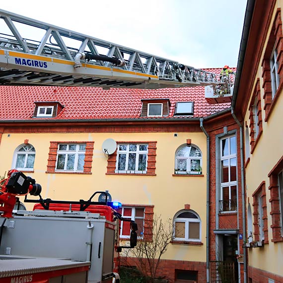 Wichura w Świnoujściu łamie drzewa i niszczy pokrycie dachów. Czy myślimy o tym projektując pokrycie zwieńczenia naszych domów?