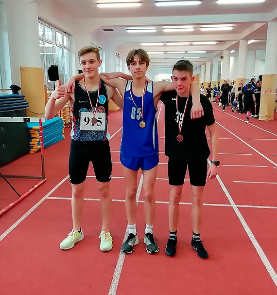 Dawid Pecyna Halowym Mistrzem Województwa w biegu na 600m